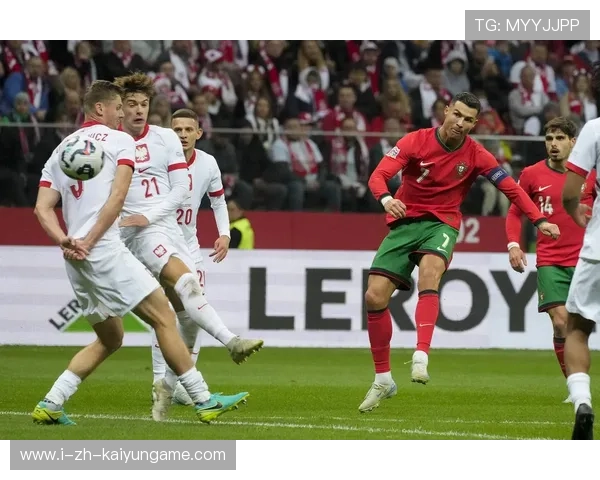 C罗禁区外重炮轰门直挂死角